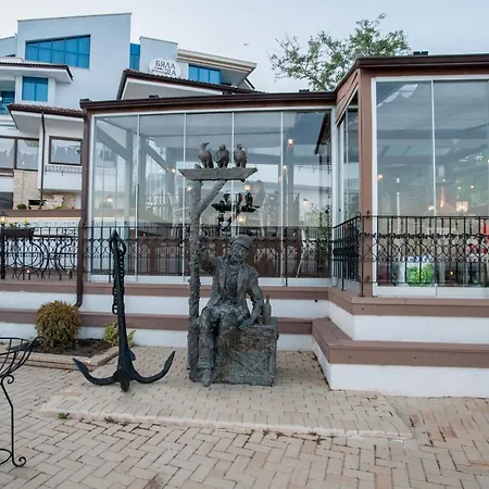 Хотел бяла къща семеен 3*