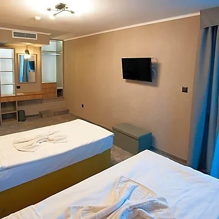 White House Family Zone Hotel